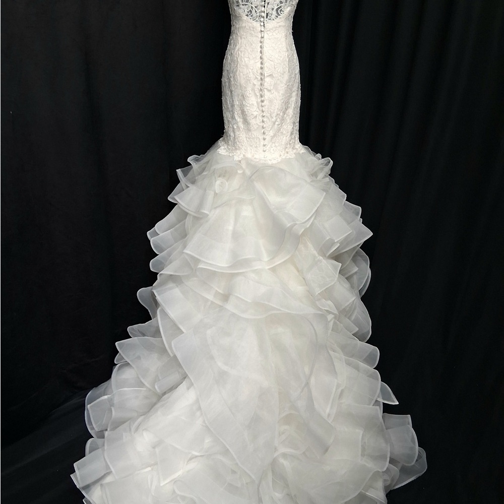 Elegant White Lace Wedding Dress - Picture 3 of 7